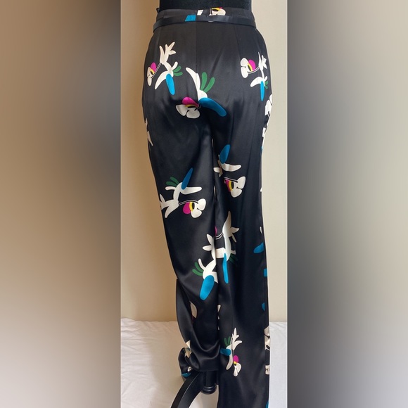CHANEL Silk Trousers w/ belt and hanger - Picture 3 of 9